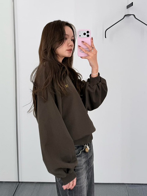 セリーヌスーパーコピーレディース 長袖ミニマルデザインが魅力