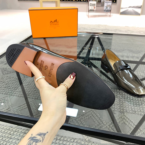 エルメスメンズ シューズ足にフィットしやすい美しいラスト（木型）設計