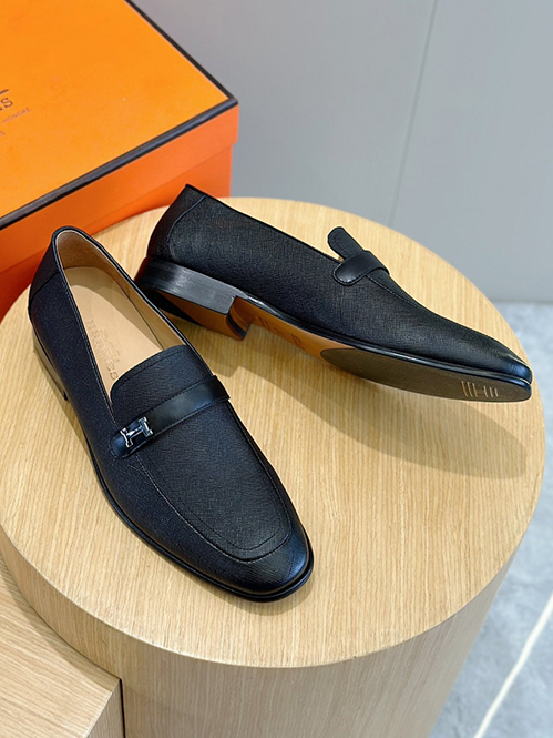 エルメスらしいミニマルで上品なデザイン