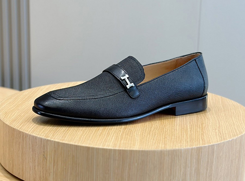 エルメスらしいミニマルで上品なデザイン