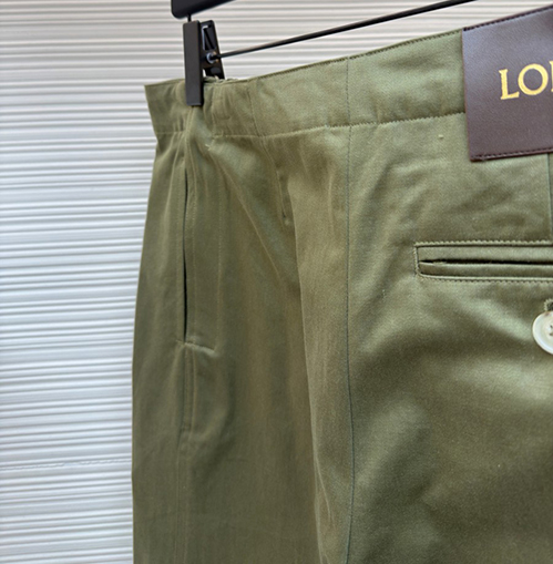 ロエベ スーパーコピーチノパンツ若々しい印象