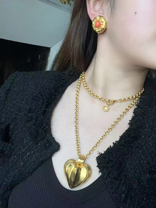 ジバンシィ アクセサリー高級感のある