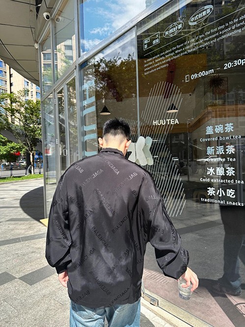 バレンシアガスーパーコピー ジャケット軽量で耐久性