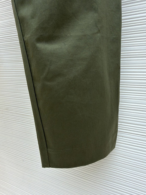 ロエベ スーパーコピーチノパンツ若々しい印象