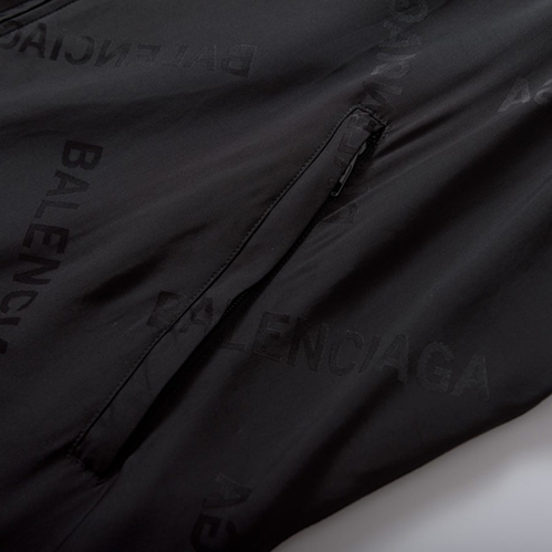 バレンシアガスーパーコピー ジャケット軽量で耐久性