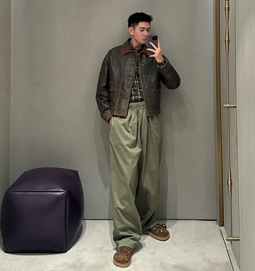 ロエベ スーパーコピーチノパンツ若々しい印象