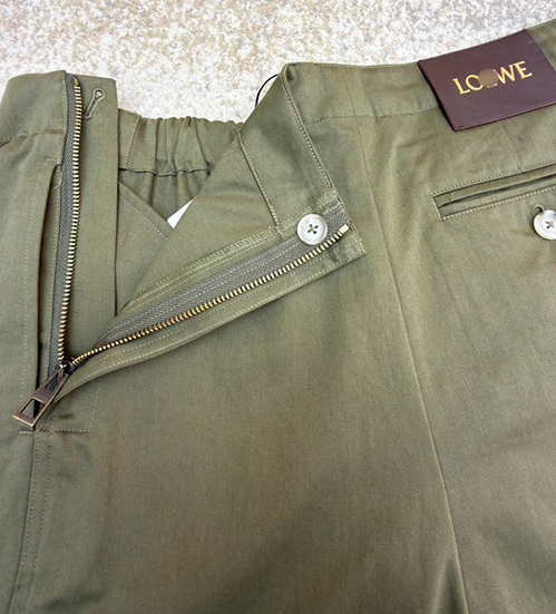 ロエベ スーパーコピーチノパンツ若々しい印象