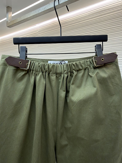 ロエベ スーパーコピーチノパンツ若々しい印象