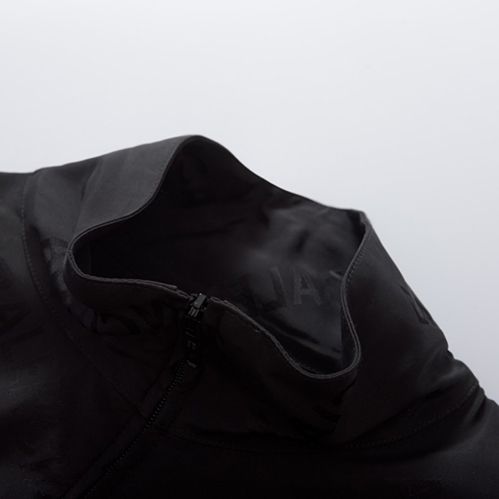 バレンシアガスーパーコピー ジャケット軽量で耐久性