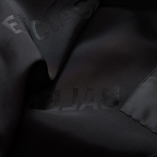 バレンシアガスーパーコピー ジャケット軽量で耐久性