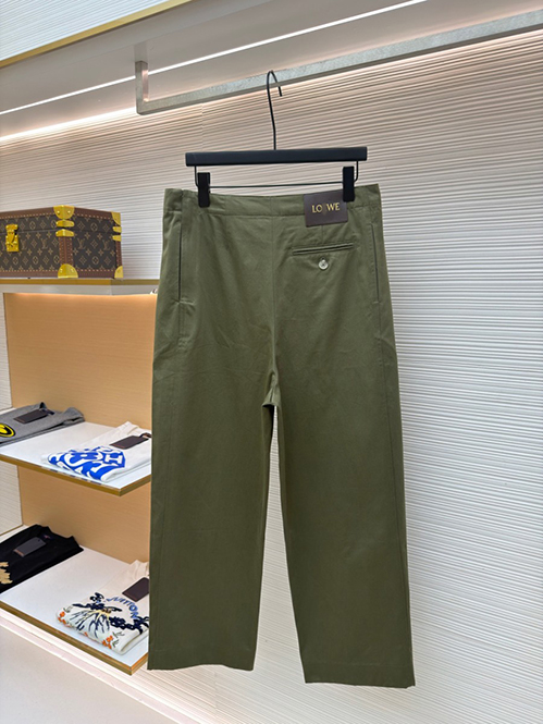 ロエベ スーパーコピーチノパンツ若々しい印象