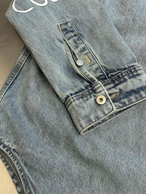 ロエベ スーパーコピーデニムジャケットシンプルで上品なデザイン