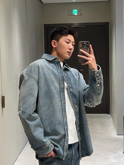 ロエベ スーパーコピーデニムジャケットシンプルで上品なデザイン