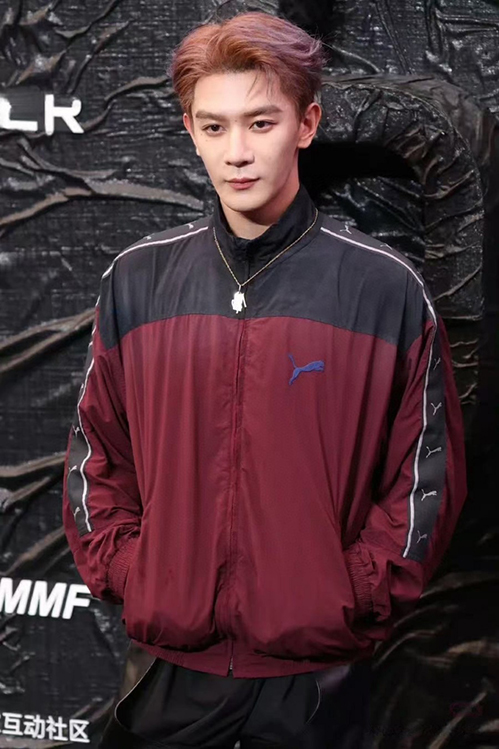 バレンシアガ ジャケット アウター大胆に広げたシルエット