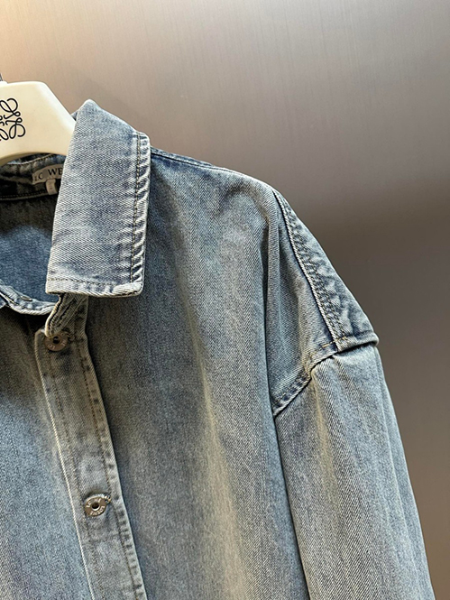 ロエベ スーパーコピーデニムジャケットシンプルで上品なデザイン