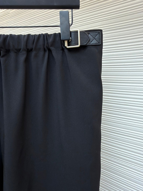 ロエベ スーパーコピーチノパンツ若々しいスタイル