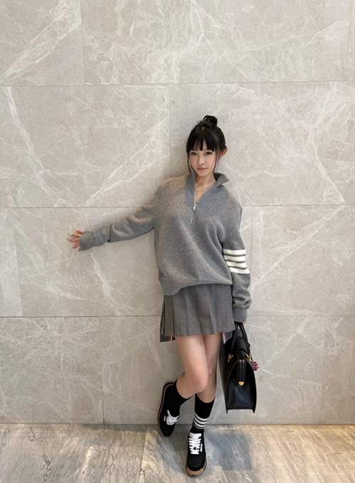 トム ブラウンスーパーコピー レディース ニットセーター三本線アームバンド