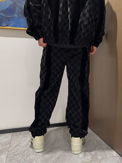 ルイヴィトンスウェットパンツモノグラムデザイン
