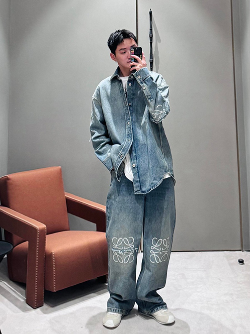 ロエベ スーパーコピーデニムジャケットシンプルで上品なデザイン