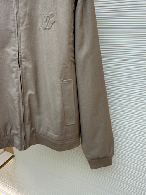 ルイ・ヴィトン スーパーコピージャケット アウター胸ロゴデザイン