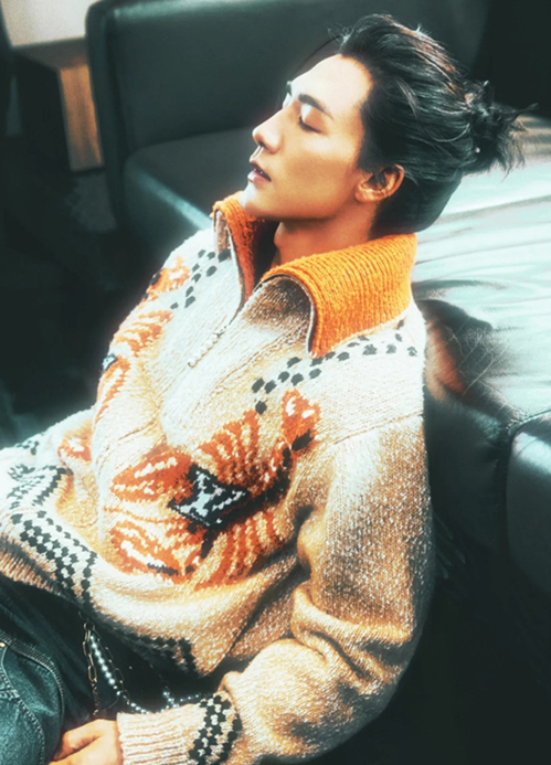 ルイ・ヴィトン ニットジャケット アウターアイコニックな感性