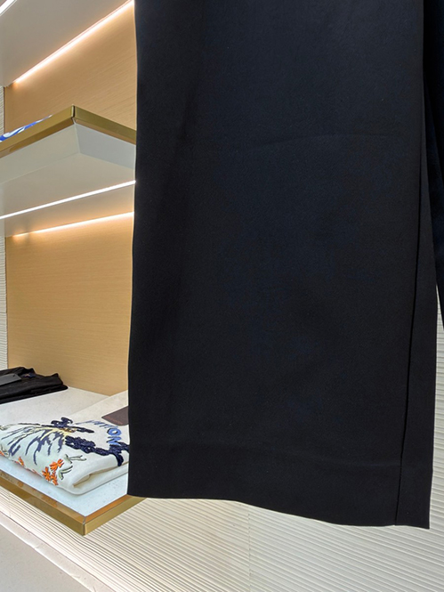 ロエベ スーパーコピーチノパンツ若々しいスタイル