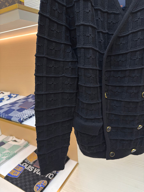ルイ・ヴィトン ニットカーディガン高級感と端正な雰囲気