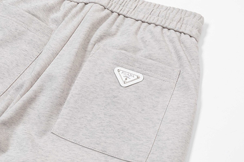 プラダ スウェットパンツ柔らかく肌触りの良い素材