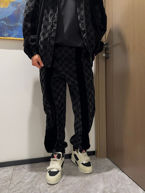 ルイヴィトンスウェットパンツモノグラムデザイン