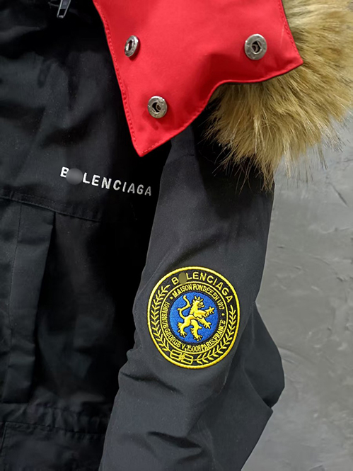 バレンシアガ 両面ジャケットグースダウン使用