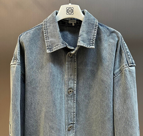ロエベ スーパーコピーデニムジャケットシンプルで上品なデザイン