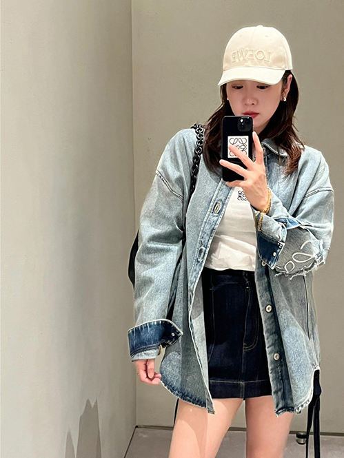 ロエベ スーパーコピーデニムジャケットシンプルで上品なデザイン