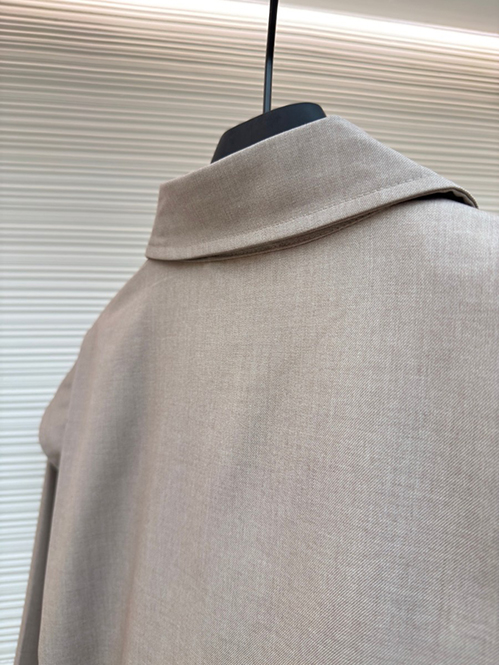 ルイ・ヴィトン スーパーコピージャケット アウター胸ロゴデザイン