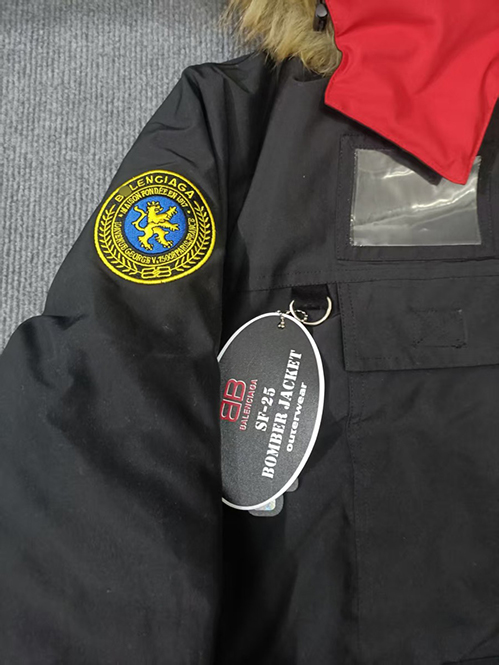 バレンシアガ 両面ジャケットグースダウン使用