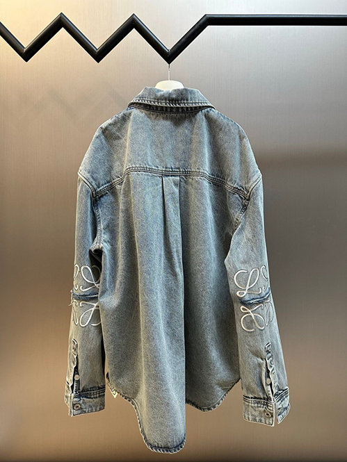 ロエベ スーパーコピーデニムジャケットシンプルで上品なデザイン