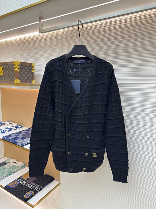 ルイ・ヴィトン ニットカーディガン高級感と端正な雰囲気