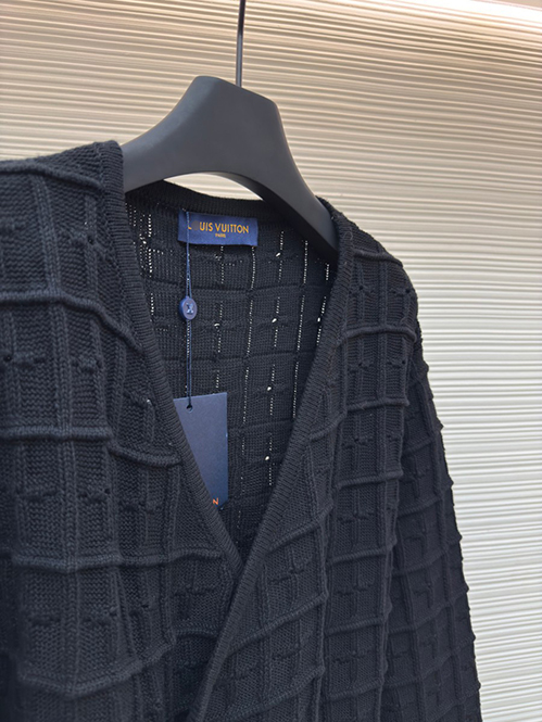 ルイ・ヴィトン ニットカーディガン高級感と端正な雰囲気