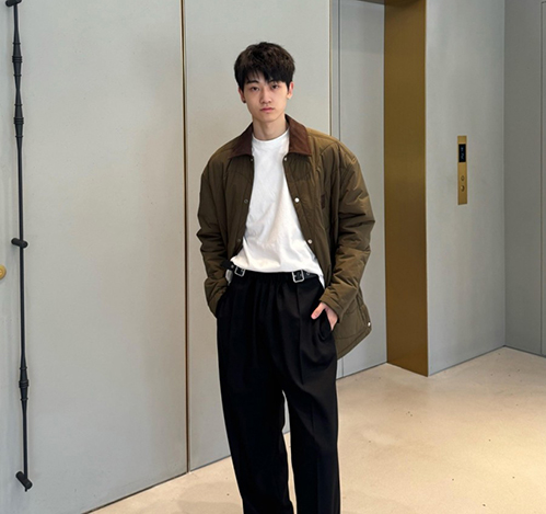 ロエベ スーパーコピーチノパンツ若々しいスタイル