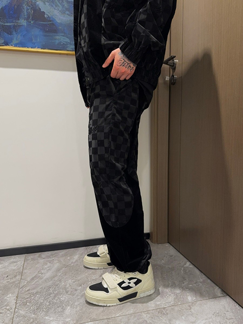 ルイヴィトンスウェットパンツモノグラムデザイン