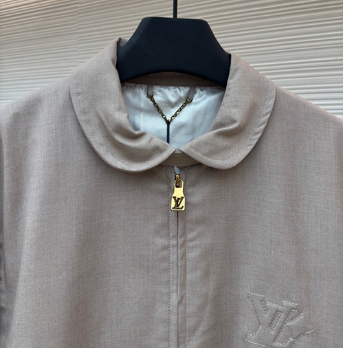 ルイ・ヴィトン スーパーコピージャケット アウター胸ロゴデザイン