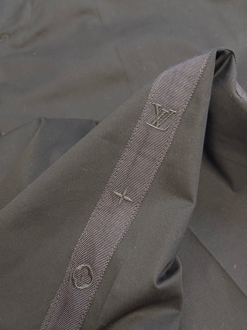 ルイ・ヴィトンスーパーコピー チノパンツ高級感と端正な雰囲気