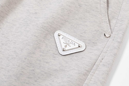 プラダ スウェットパンツ柔らかく肌触りの良い素材