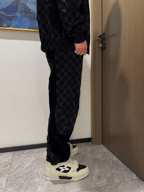 ルイヴィトンスウェットパンツモノグラムデザイン