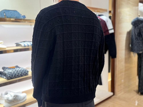 ルイ・ヴィトン ニットカーディガン高級感と端正な雰囲気