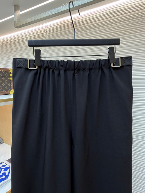 ロエベ スーパーコピーチノパンツ若々しいスタイル