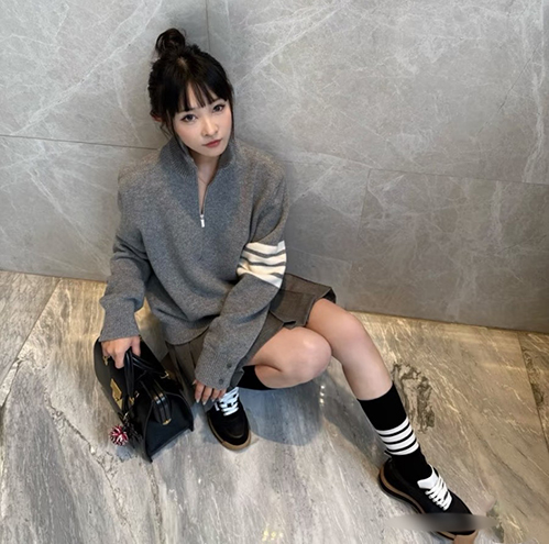 トム ブラウンスーパーコピー レディース ニットセーター三本線アームバンド