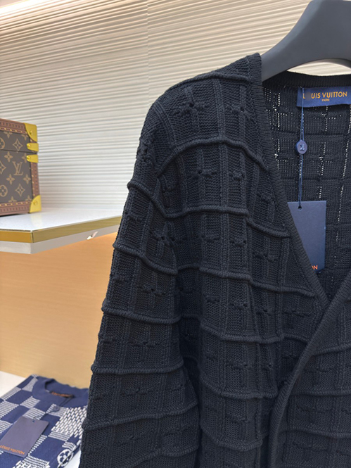 ルイ・ヴィトン ニットカーディガン高級感と端正な雰囲気