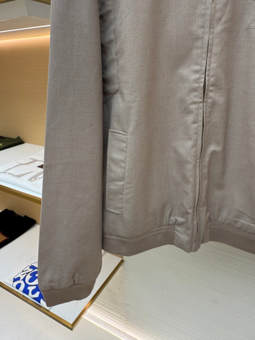 ルイ・ヴィトン スーパーコピージャケット アウター胸ロゴデザイン