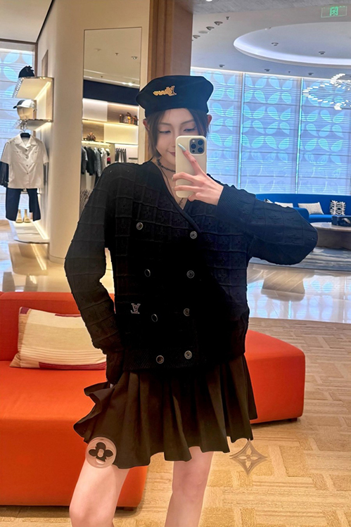 ルイ・ヴィトン ニットカーディガン高級感と端正な雰囲気