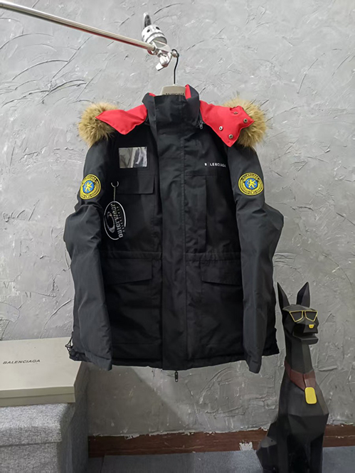 バレンシアガ 両面ジャケットグースダウン使用